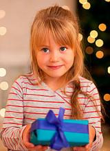 girl_with_gift_344209.jpg